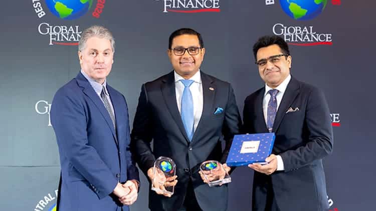 24 වන වරටත් ග්ලෝබල් ෆයිනෑන්ස් ‘හොඳම බැංකුව’ සම්මානය කොමර්ෂල් බැංකුවට