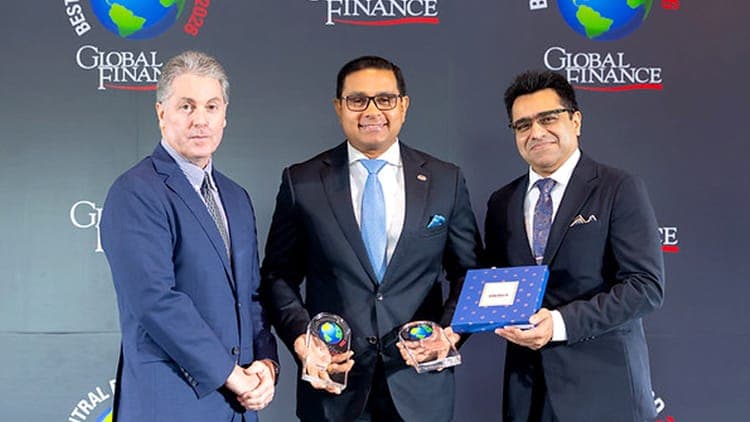 24 වන වරටත් ග්ලෝබල් ෆයිනෑන්ස් ‘හොඳම බැංකුව’ සම්මානය කොමර්ෂල් බැංකුවට